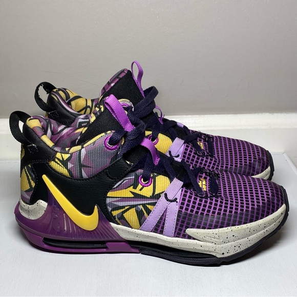 Nike Lebron Witness 7 SE GS Lakers Graffiti Sneakers Size 7Y Shoes - FD0209-001 - Picture 7 of 16